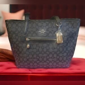 Coach Taylor NWOT Black and Grey Signature Tote. Silvertone Hangtag &  Hardware